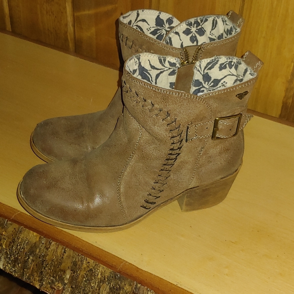 Distressed roxy booties